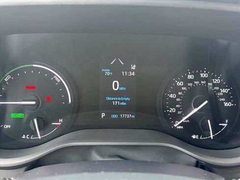 Used 2024 Toyota Sienna XLE FWD image 11