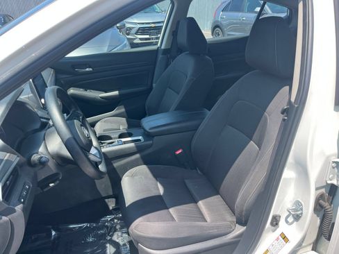 Used 2025 Nissan Altima 2.5 SV FWD image 36
