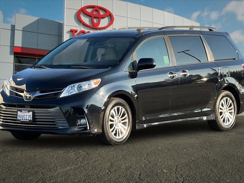 Used 2020 Toyota Sienna XLE image 7