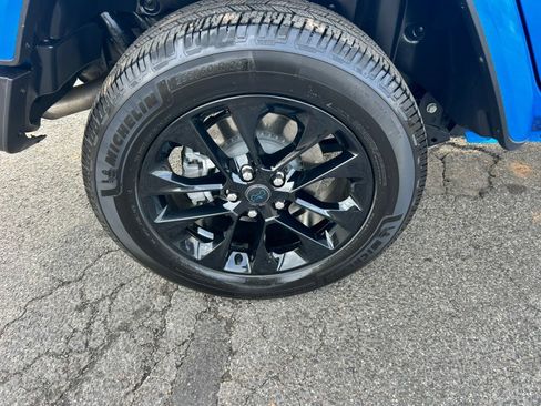 Used 2024 Jeep Wrangler Sahara image 13