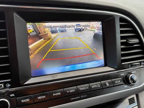 Used 2017 Hyundai Elantra Limited image 31