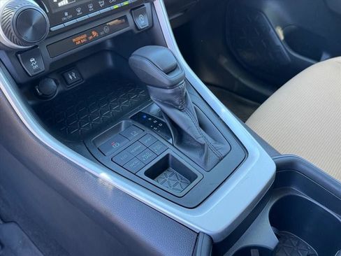 Used 2019 Toyota RAV4 LE AWD/4WD image 22
