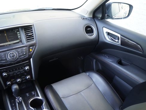 Used 2020 Nissan Pathfinder SL AWD/4WD image 24