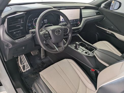 Used 2025 Lexus TX 500h AWD w/ Technology Package image 10