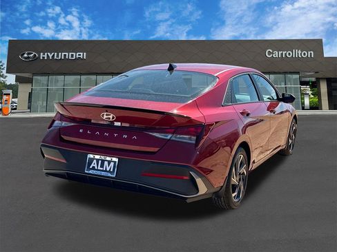 Used 2025 Hyundai Elantra Sport FWD image 5