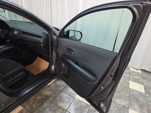 Used 2020 Honda HR-V LX image 12