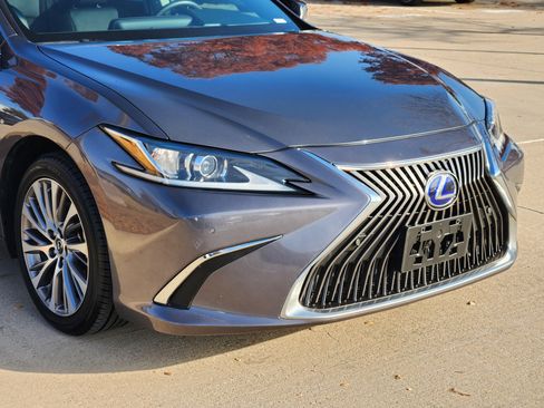 Used 2020 Lexus ES 300h w/ Premium Package image 7