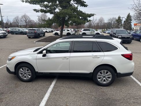 Used 2017 Subaru Outback 2.5i Premium image 15