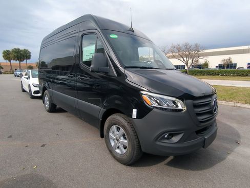Used 2025 Mercedes-Benz Sprinter 2500 image 1