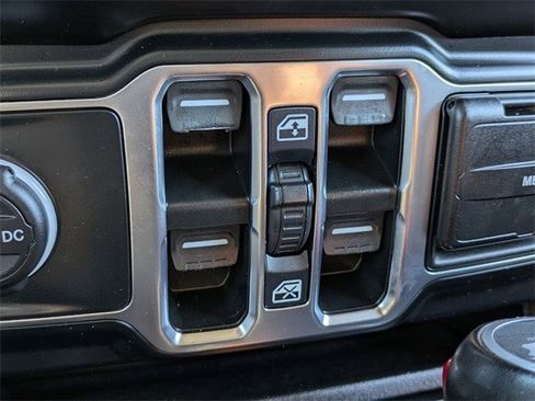 Used 2022 Jeep Wrangler Unlimited Sahara image 21