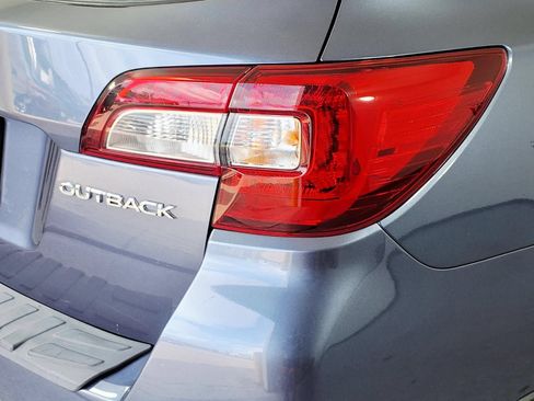 Used 2018 Subaru Outback 2.5i Limited AWD/4WD image 5