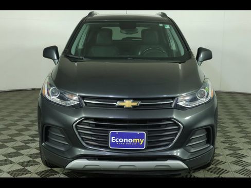 Used 2018 Chevrolet Trax LT w/ LT Convenience Package FWD image 9