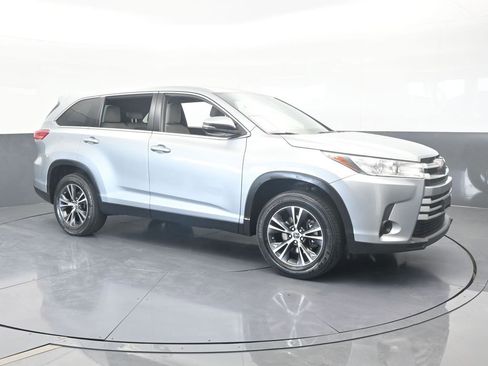 Used 2019 Toyota Highlander LE image 8