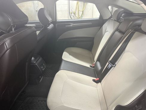 Used 2020 Ford Fusion SE w/ Equipment Group 151A image 21