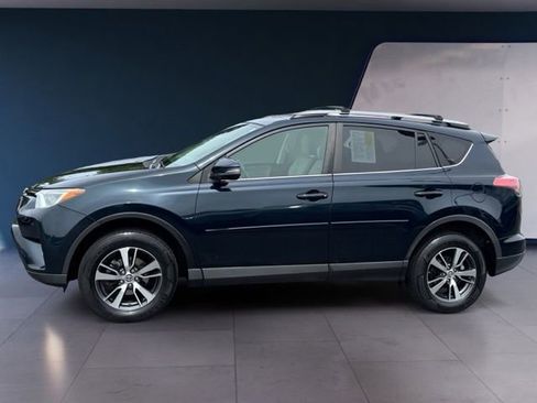 Used 2018 Toyota RAV4 XLE AWD/4WD image 2