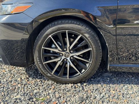 Used 2023 Toyota Camry SE image 2