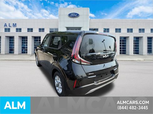Used 2025 Kia Soul LX w/ LX Technology Package FWD image 9