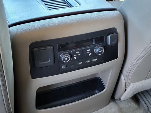 Used 2018 Chevrolet Suburban Premier image 26