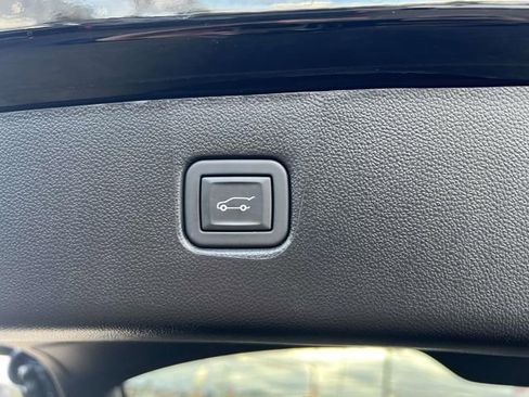Certified 2025 Chevrolet Blazer LT FWD image 12