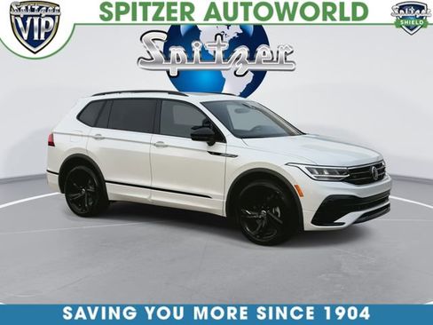 Used 2023 Volkswagen Tiguan SE R-Line image 3