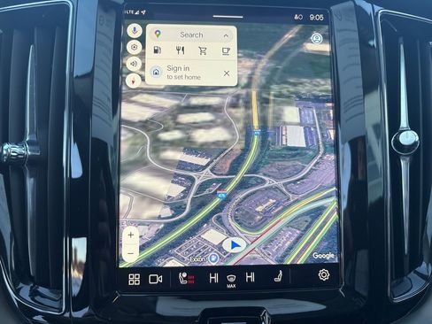 Certified 2025 Volvo XC60 B5 Core image 26