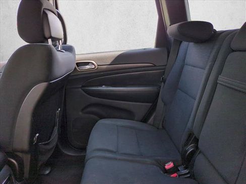 Used 2017 Jeep Grand Cherokee Laredo w/ Quick Order Package 2BE RWD image 18