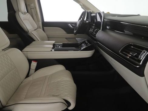 Used 2021 Lincoln Navigator Black Label w/ Special Edition Package AWD/4WD image 35