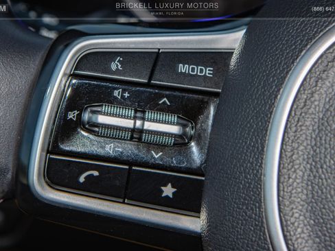 Used 2022 Kia Carnival LX image 25