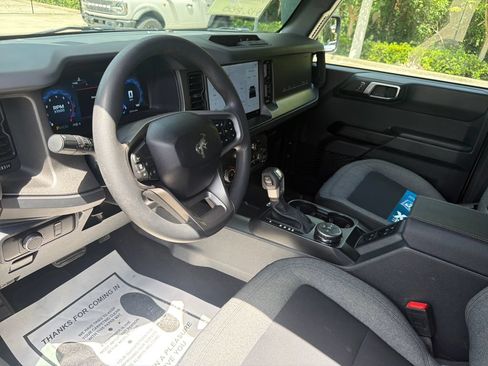Used 2025 Ford Bronco 4-Door AWD/4WD image 6