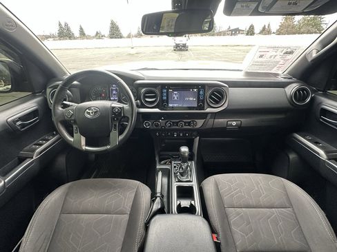 Used 2019 Toyota Tacoma TRD Off-Road image 5
