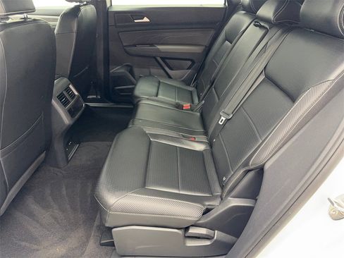 Used 2022 Volkswagen Atlas Cross Sport SE w/ Panoramic Sunroof Package image 31