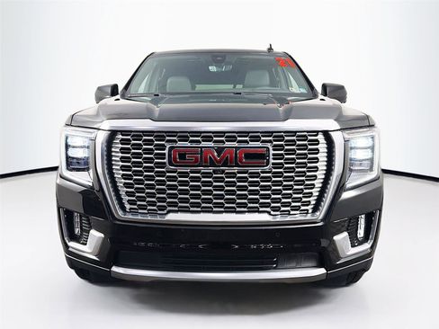 Used 2021 GMC Yukon XL Denali w/ Denali Premium Package image 2