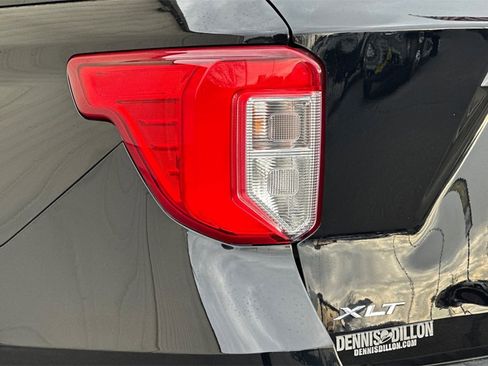 Used 2022 Ford Explorer XLT image 31