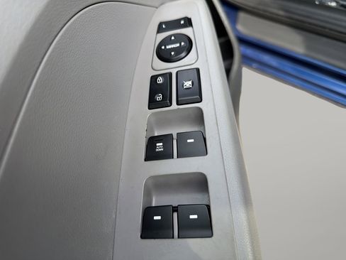 Used 2020 Hyundai Elantra SE FWD image 17