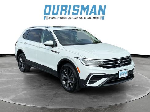 Used 2022 Volkswagen Tiguan SE w/ Panoramic Sunroof Package AWD/4WD image 1