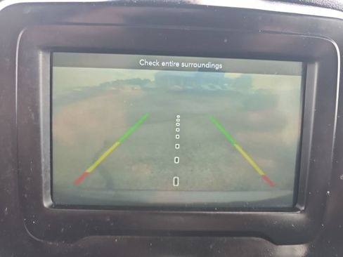 Used 2018 Jeep Renegade Latitude FWD image 29