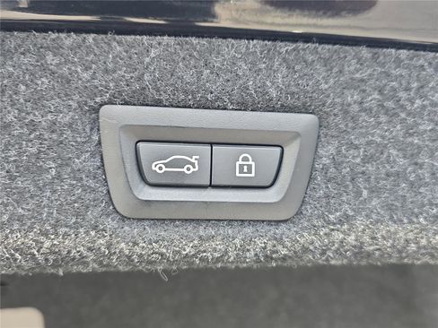 Used 2021 BMW M550i xDrive w/ Executive Package image 11