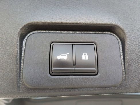 Used 2023 Nissan Rogue SV w/ SV Premium B Package FWD image 14