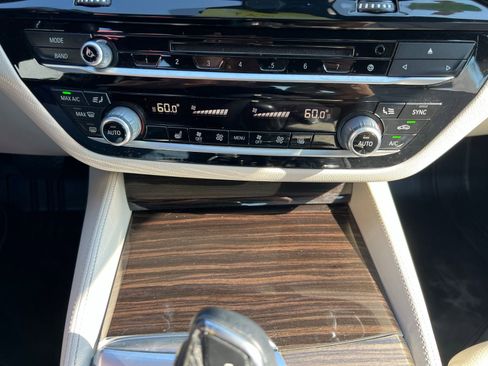 Used 2018 BMW 530e RWD image 39