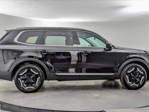 Used 2025 Kia Telluride S image 9
