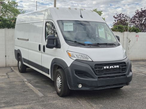 Used 2025 RAM ProMaster 2500 w/ Convenience Group FWD image 3