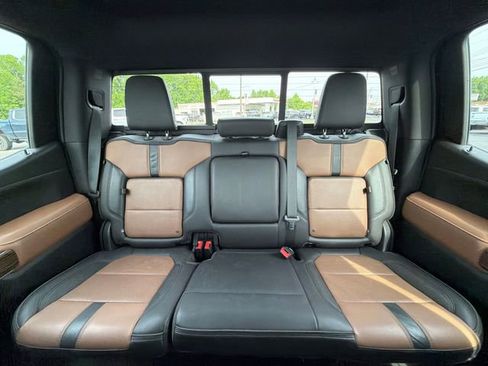 Used 2019 Chevrolet Silverado 1500 High Country w/ Technology Package AWD/4WD image 16