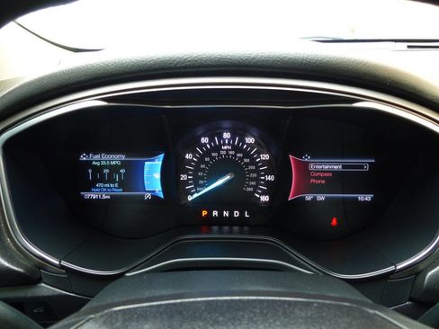 Used 2020 Ford Fusion SE image 26