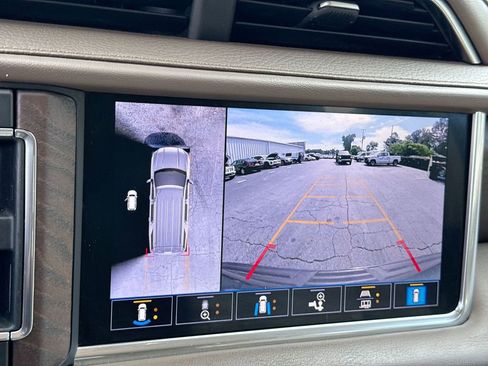 Used 2021 GMC Yukon Denali w/ Advanced Technology Package AWD/4WD image 28