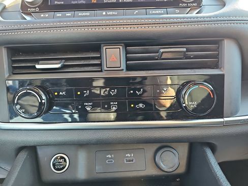 Used 2023 Nissan Rogue S image 30