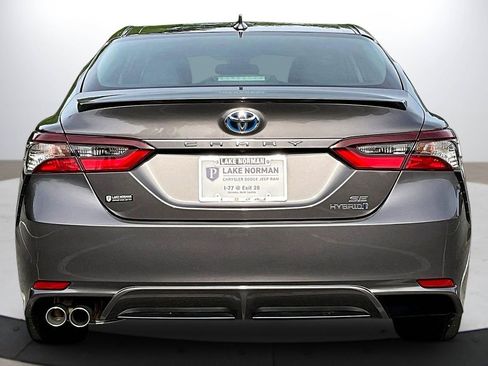 Used 2022 Toyota Camry SE image 8