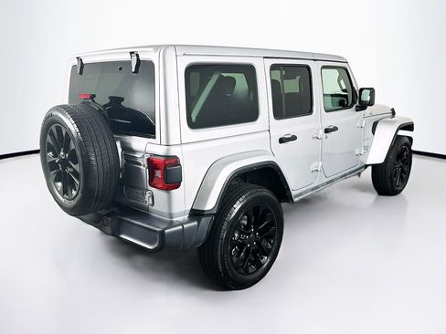 Used 2024 Jeep Wrangler Unlimited Sahara AWD/4WD image 9