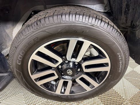 Used 2022 Toyota 4Runner Limited image 21