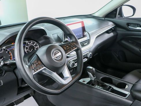Used 2025 Nissan Altima 2.5 SV FWD image 22