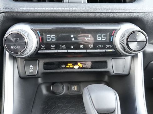 Used 2025 Toyota RAV4 LE AWD/4WD image 32